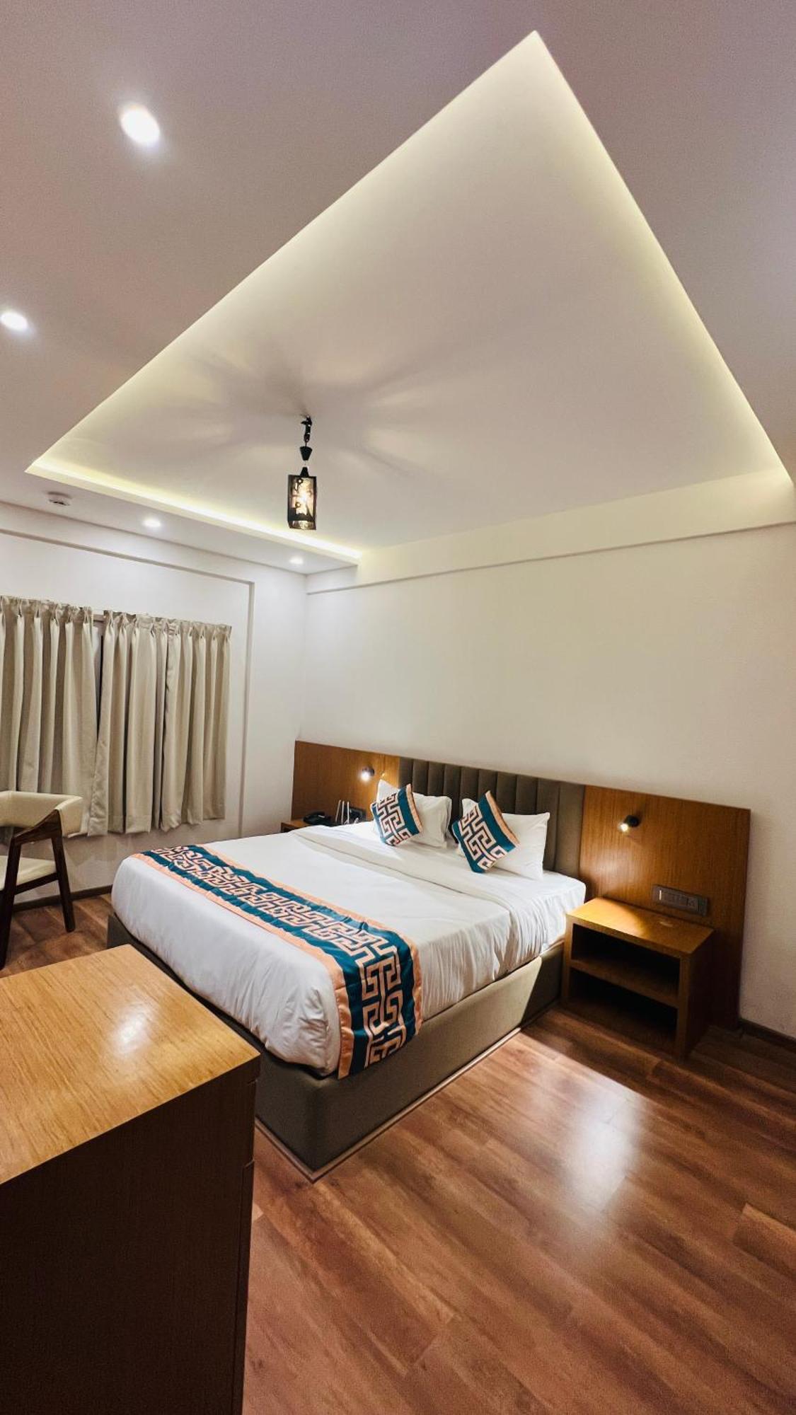 Hotel Aashraya Dod Jala Exteriér fotografie