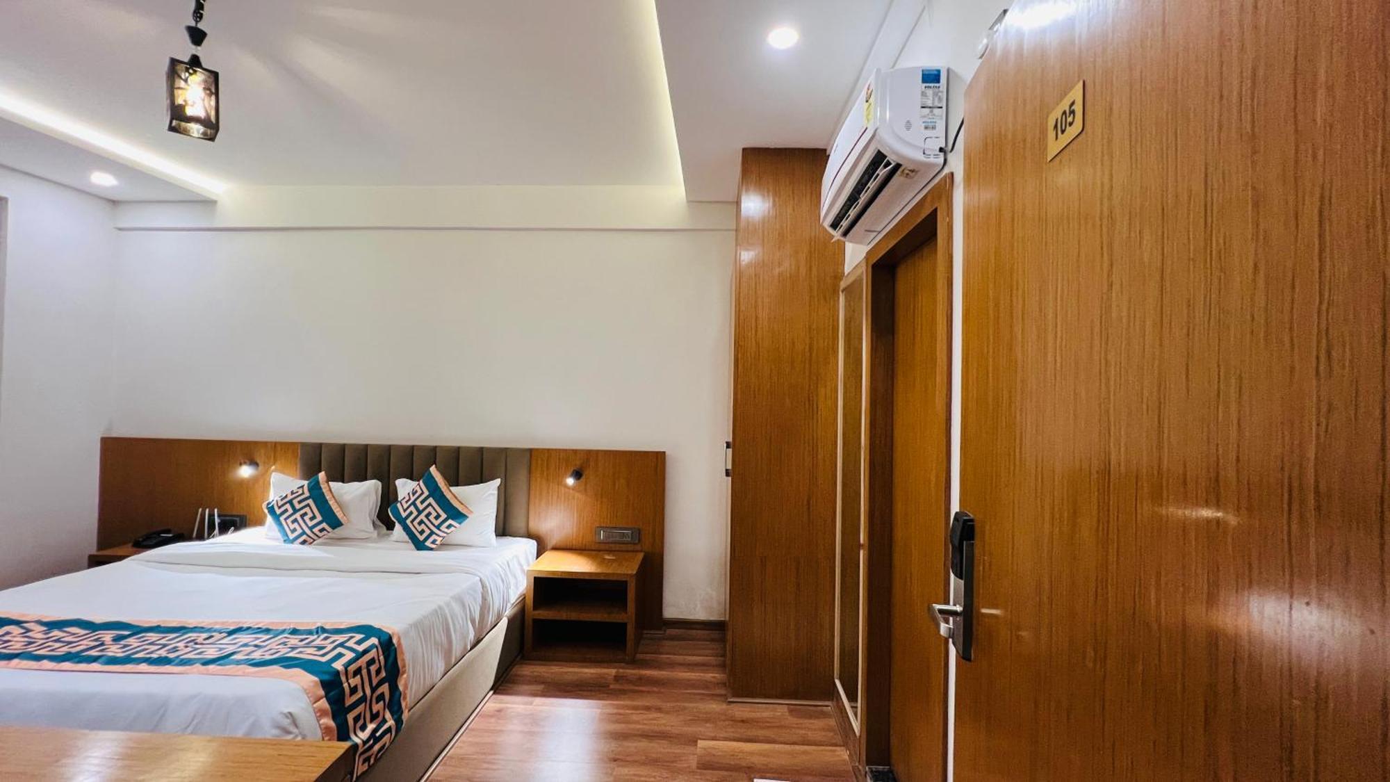 Hotel Aashraya Dod Jala Exteriér fotografie