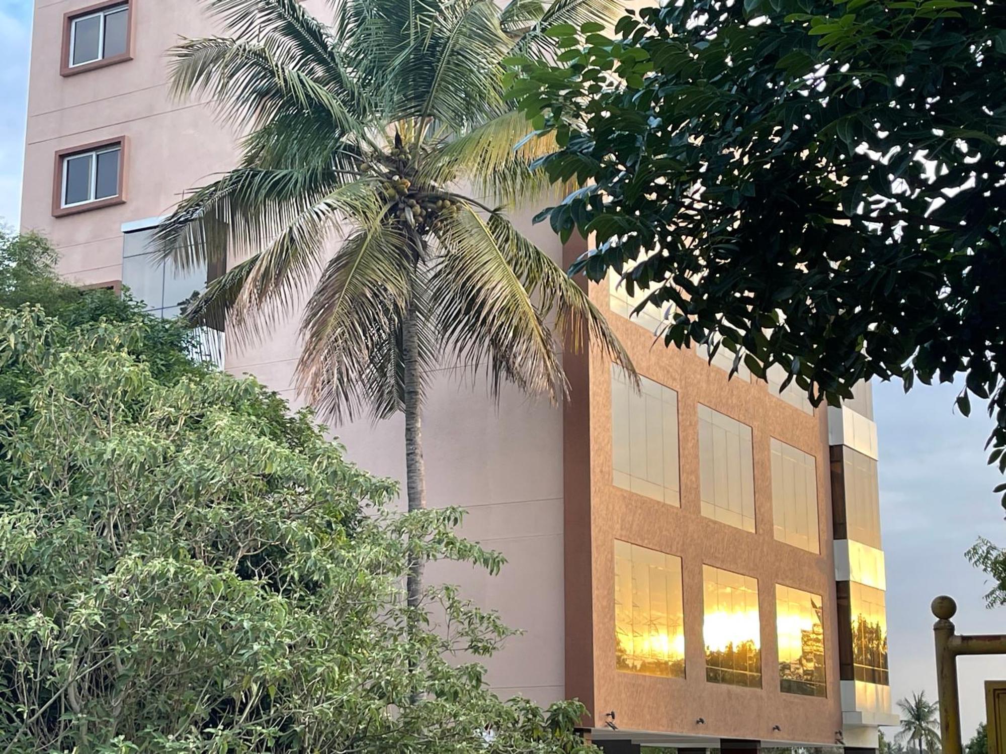 Hotel Aashraya Dod Jala Exteriér fotografie